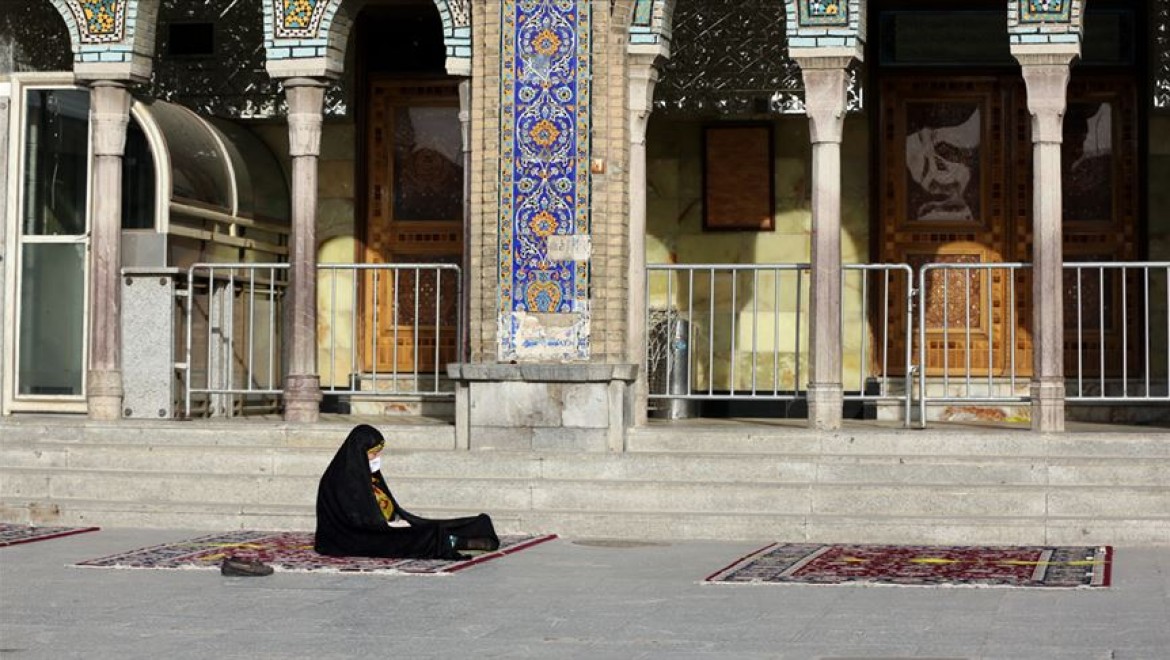 İran'da cami ve alışveriş merkezlerine yönelik kısıtlamalar kaldırıldı