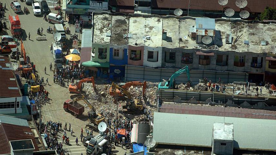 Endonezya'daki deprem nedeniyle 43 bin kişi evsiz kaldı