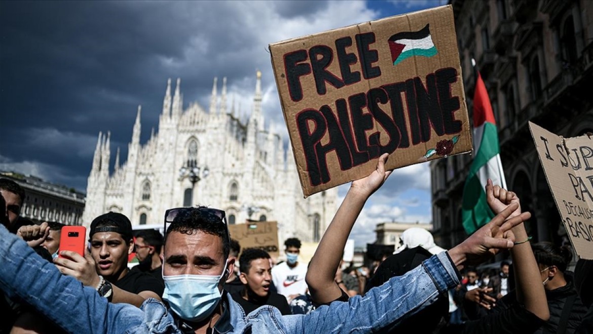 İtalya'da İsrail'in Filistin'e yönelik saldırıları protesto edildi