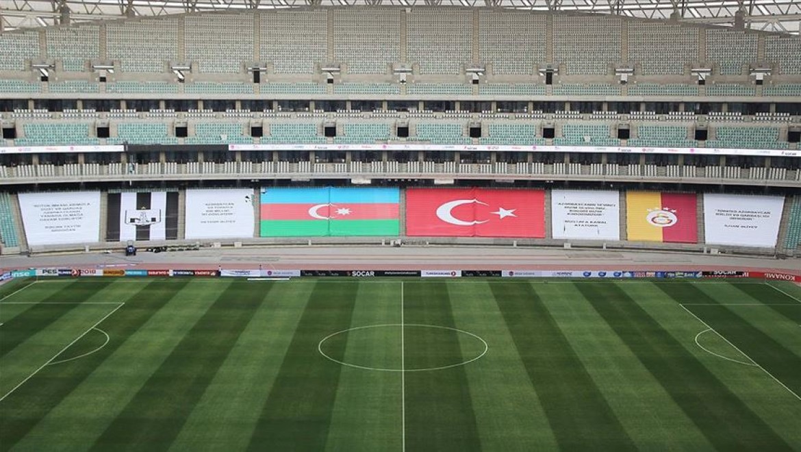 Neftçi-Galatasaray karşılaşmasının oynanacağı statta 'kardeşlik' pankartları