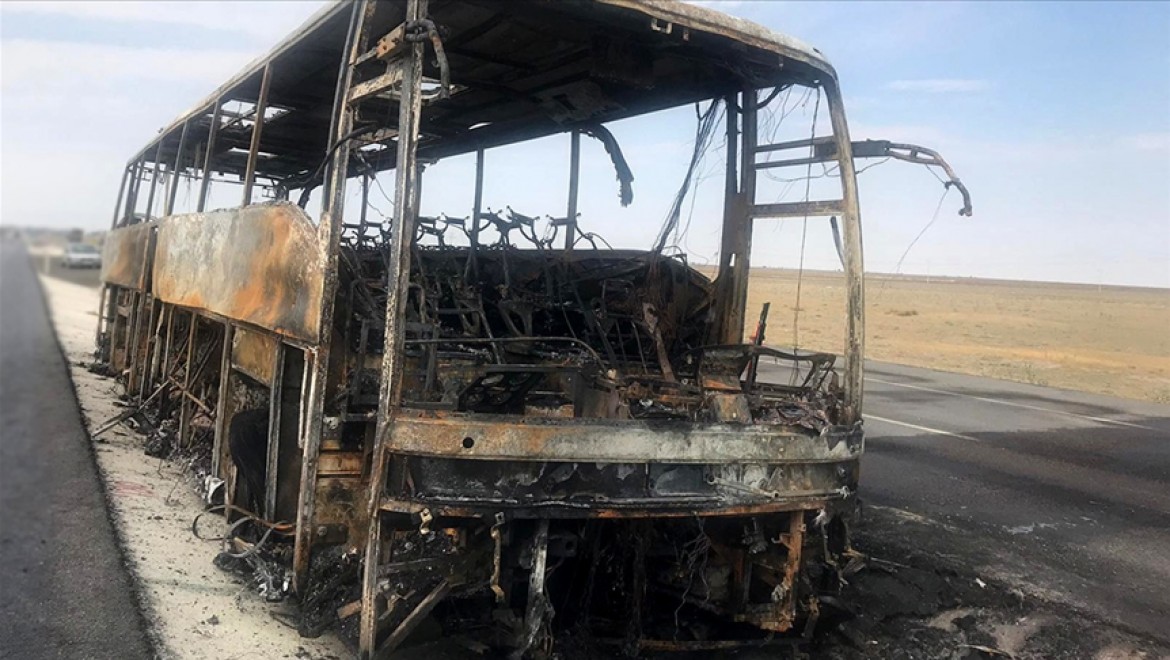 Suudi Arabistan'da umrecileri taşıyan otobüsün kaza yapması sonucu 20 kişi hayatını kaybetti