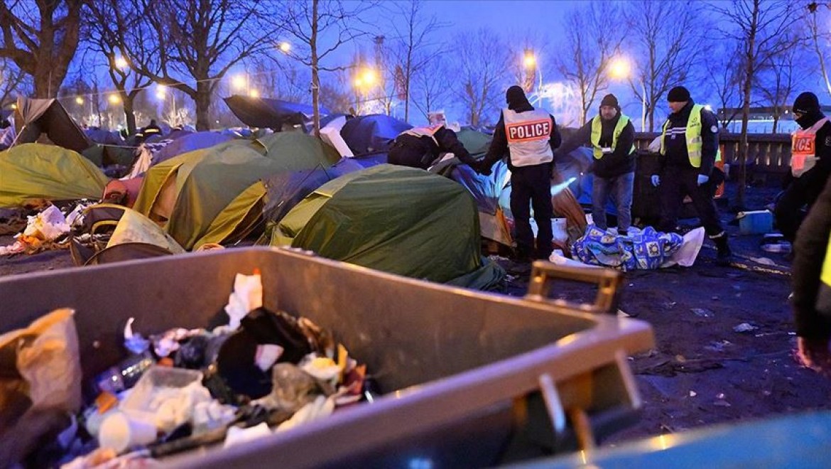 Paris'te 1400 düzensiz göçmenin kaldığı kamp tahliye edildi