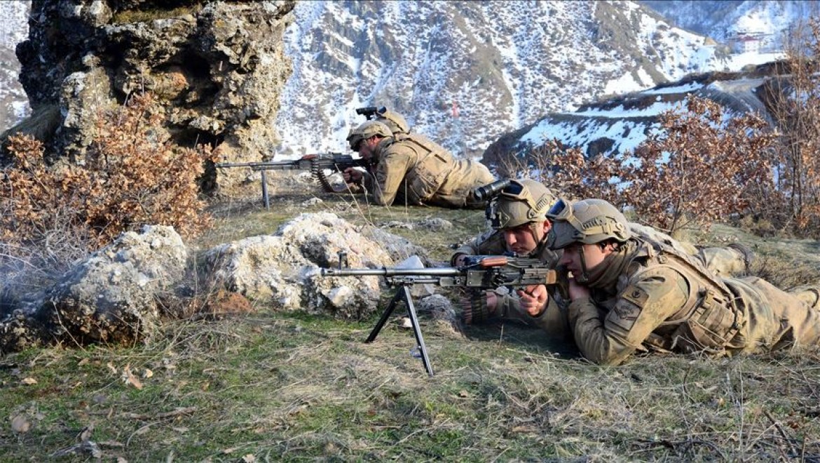 Bitlis'in dağlarında PKK'lı teröristlere göz açtırmıyorlar