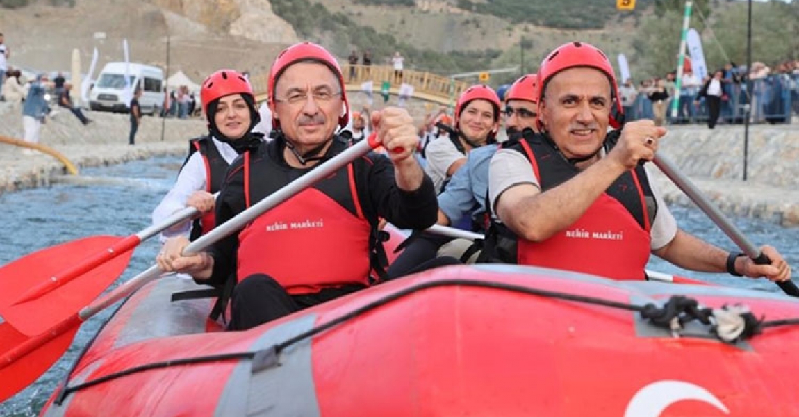 Cumhurbaşkanı Yardımcısı Oktay ve Bakan Kirişci Yozgat'ta rafting yaptı
