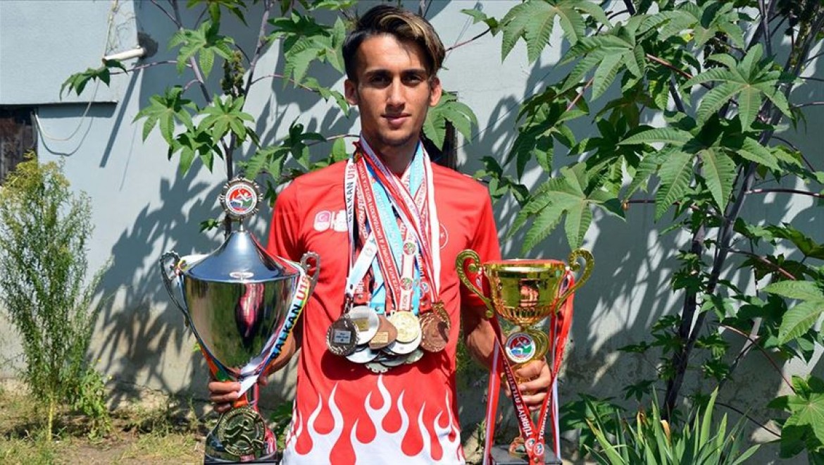 Çobanlık yaparken hazırlandı, 20 Yaş Altı Balkan Atletizm Şampiyonası'nda birinci oldu