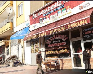 Depremin merkez üssü Kahramanmaraş'ta esnaf dükkanlarını açmaya başladı