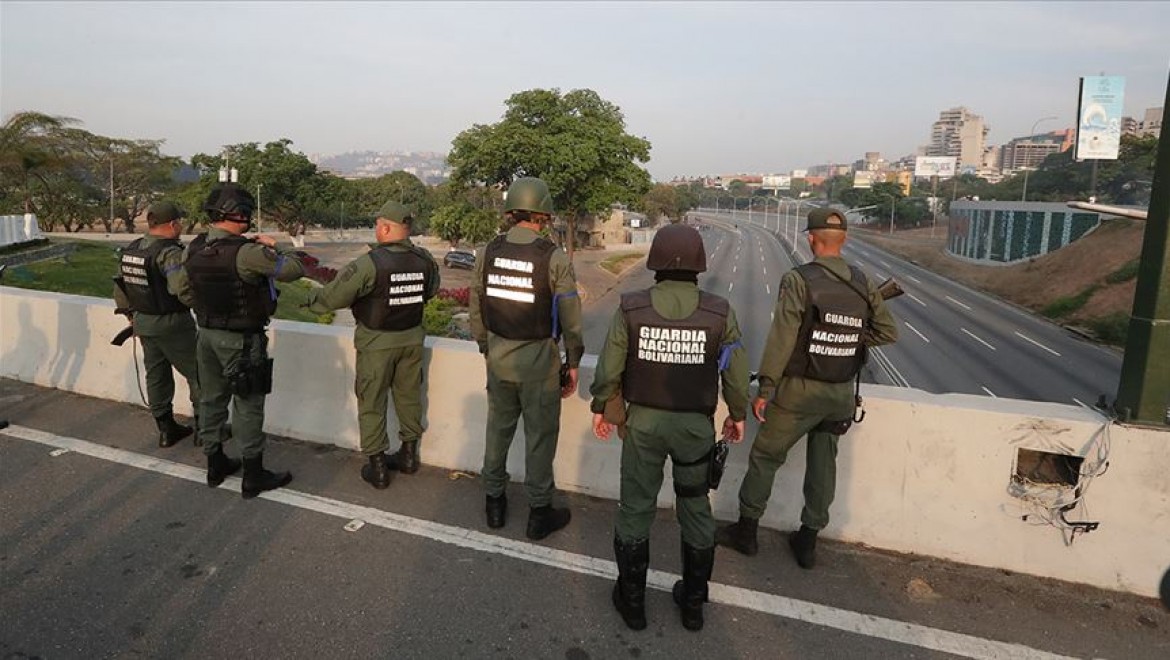 Darbeci askerlerin Venezuela'dan kaçtığı iddia edildi