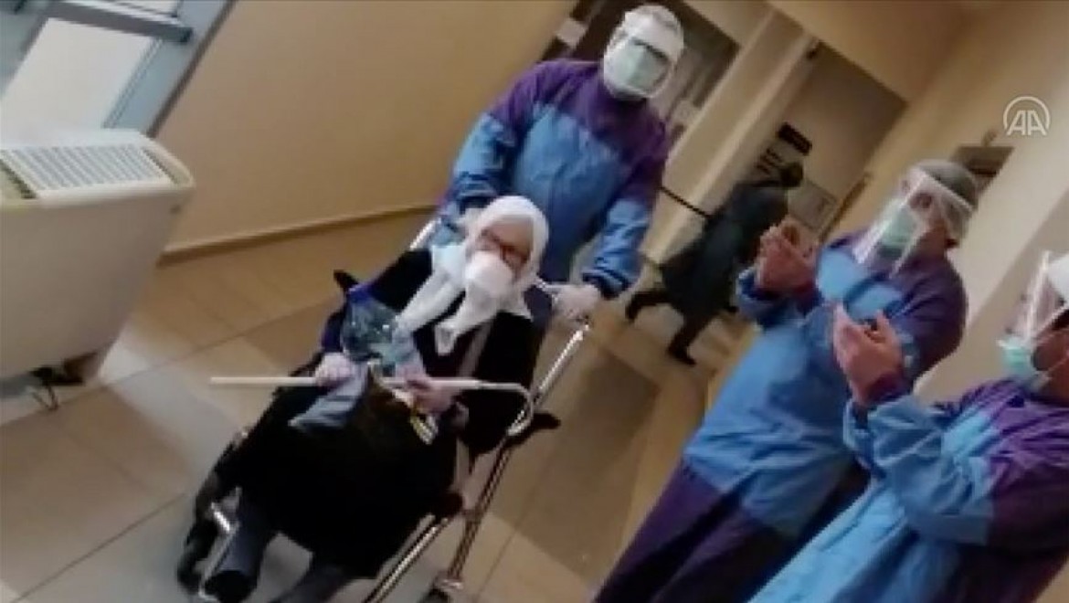 Eskişehir'de 75 yaşındaki kadın koronavirüsü yenerek alkışlarla taburcu edildi