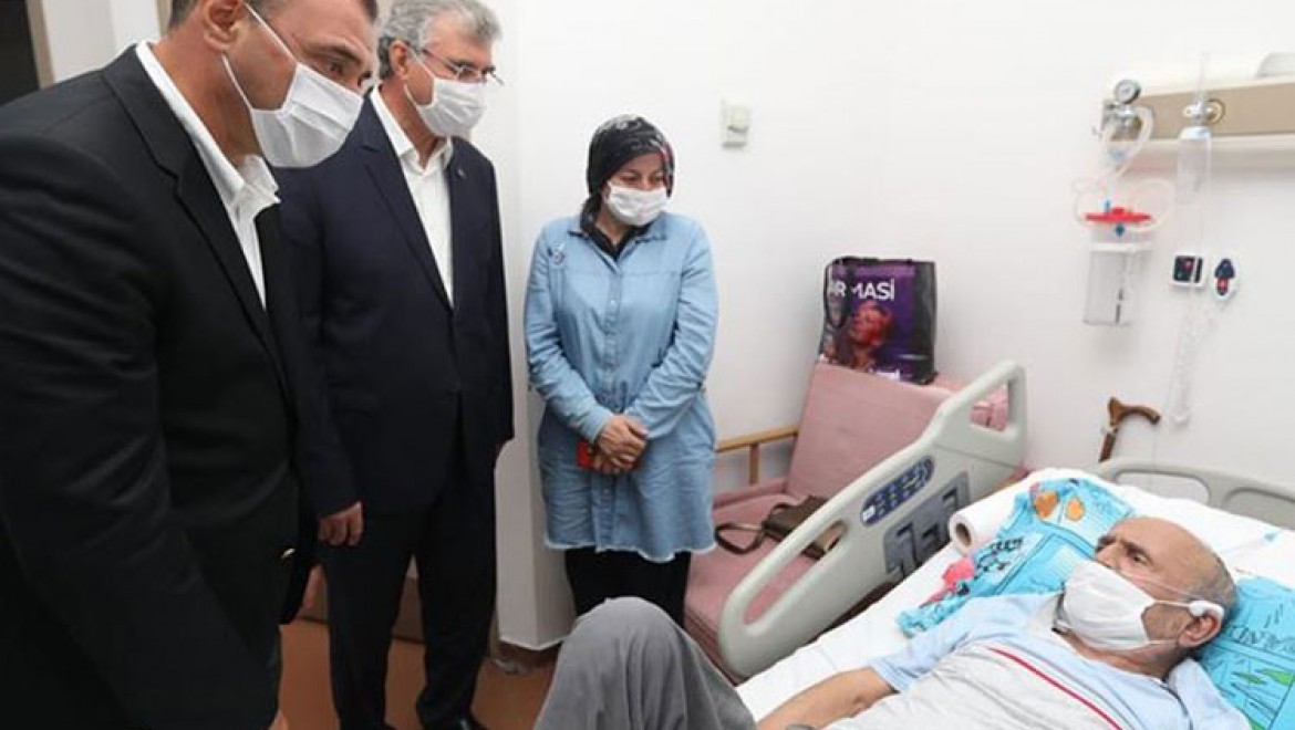 Sakarya Valisi Kaldırım ve Büyükşehir Belediye Başkanı Yüce, patlamada yaralananları ziyaret etti