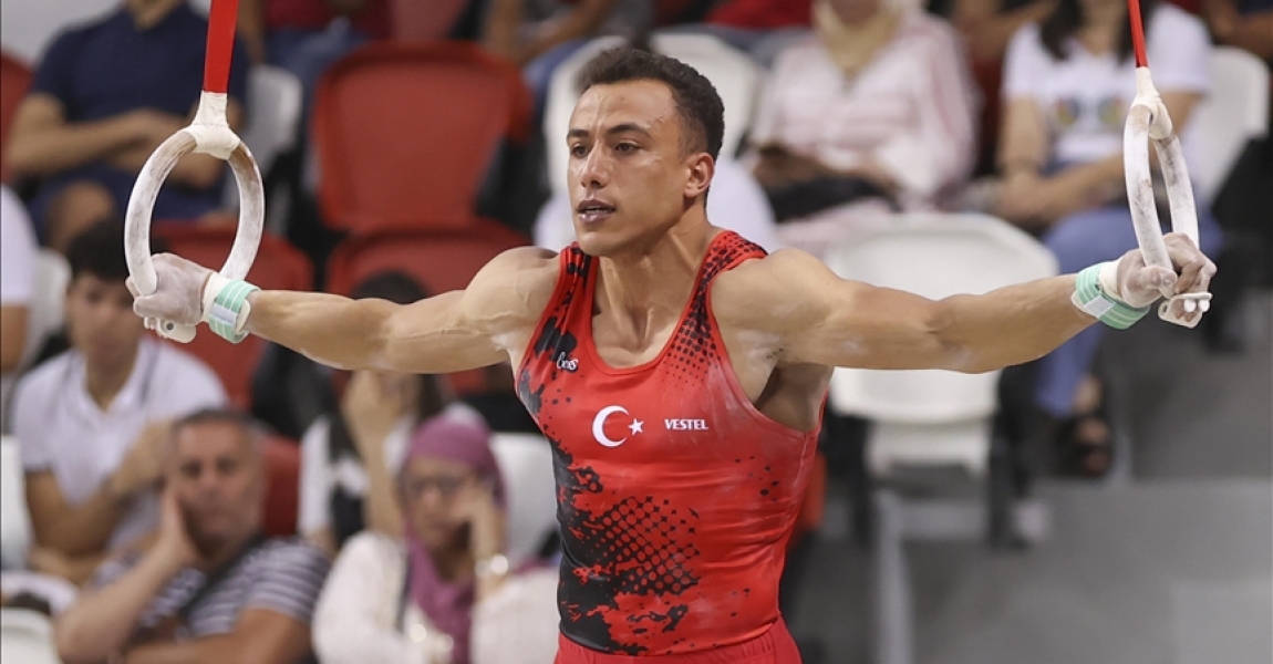 19. Akdeniz Oyunları'nın atlama masası finallerinde milli cimnastikçi Adem Asil, altın madalya kazandı