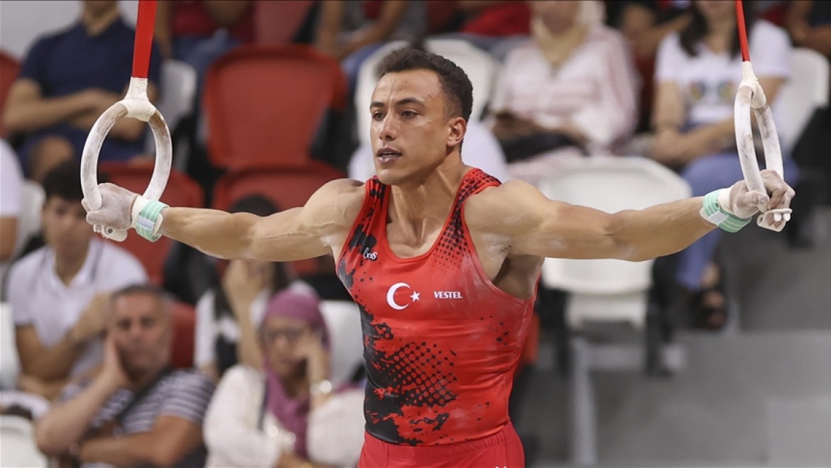 19. Akdeniz Oyunları'nın atlama masası finallerinde milli cimnastikçi Adem Asil, altın madalya kazandı