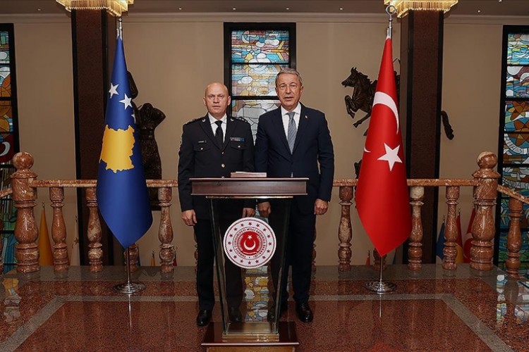 Milli Savunma Bakanı Akar, Kosova Güvenlik Kuvveti Komutanı'nı kabul etti