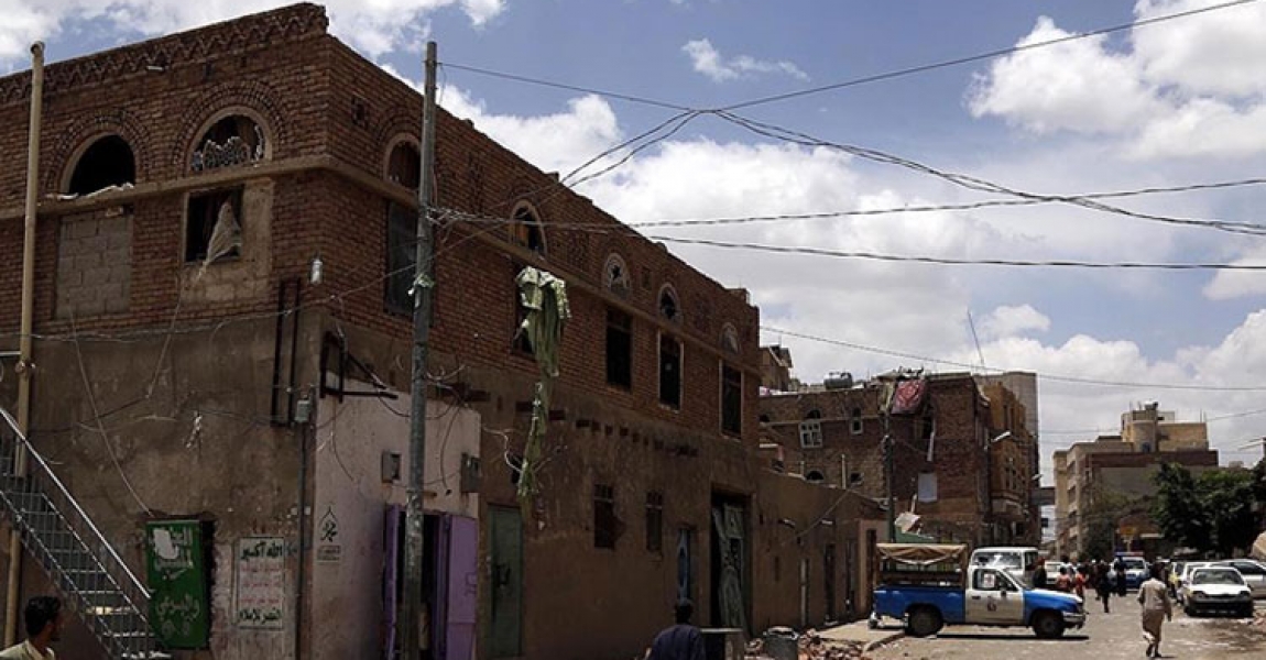 Arap koalisyon güçleri BAE'ye saldırıya yanıt olarak Sana'yı vuruyor