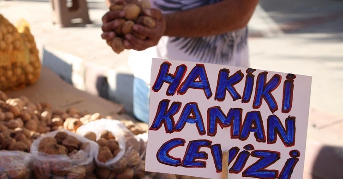 Kırşehir'de yeni mahsul Kaman cevizi tezgahlardaki yerini aldı