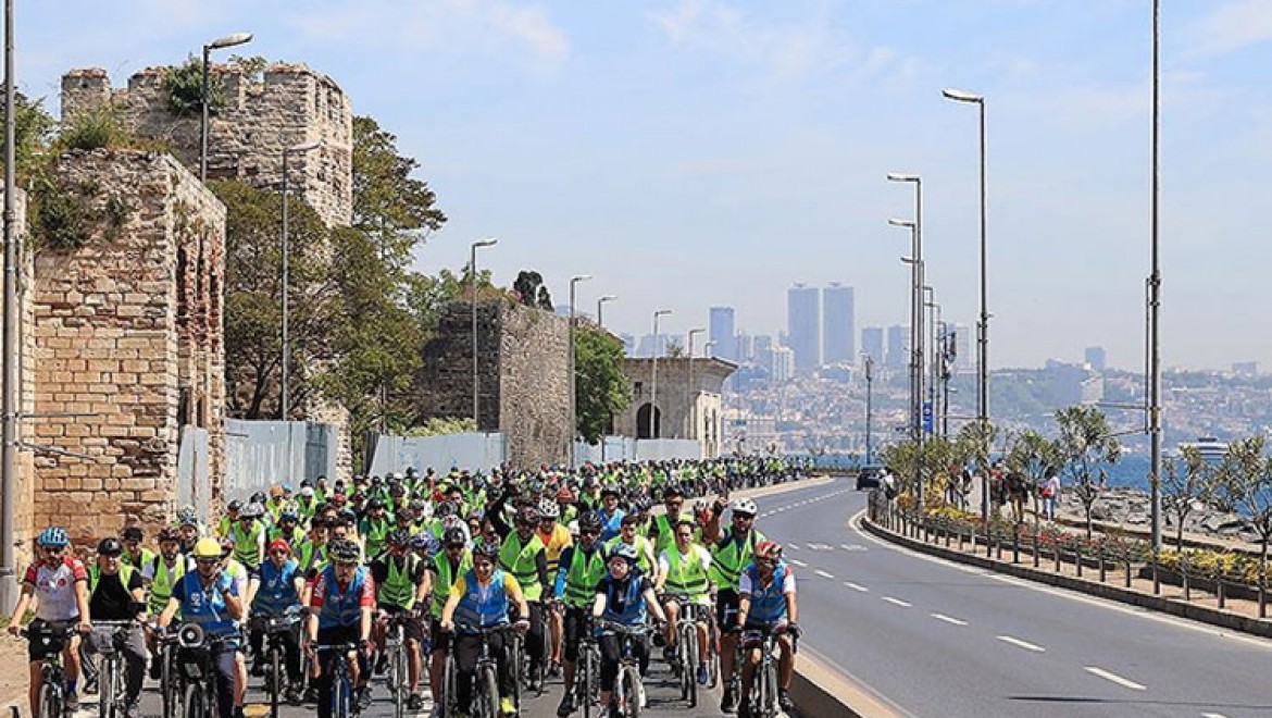 İstanbul'da binlerce bisikletli Yeşilay'ın turunda buluştu