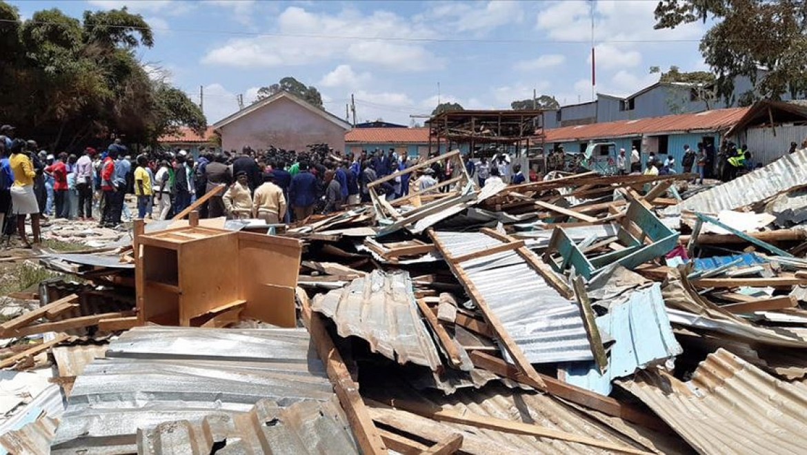 Kenya'da okul dersliği çöktü: 7 ölü