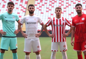 Antalyaspor, yeni sezonda giyeceği 'Manavgat' formasını tanıttı