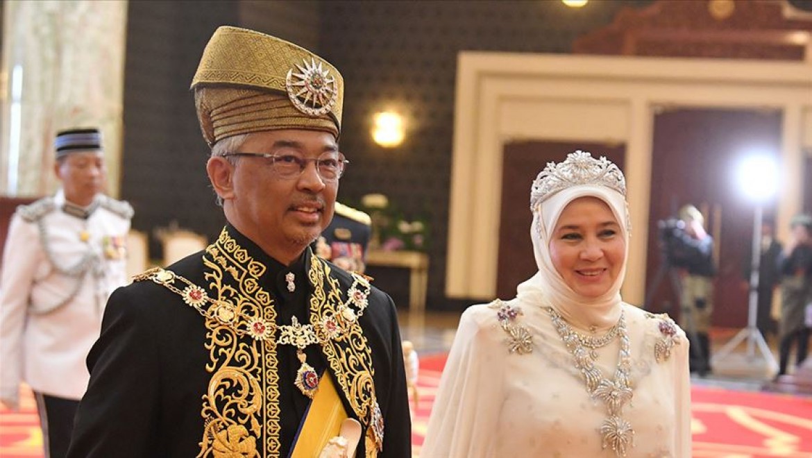 Malezya Kralı Kovid-19'la mücadele için 6 aylık maaşını bağışladı