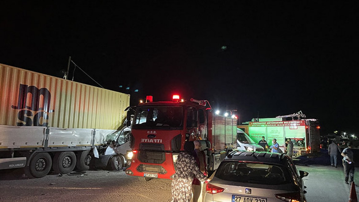 Gaziantep'teki trafik kazasında 1 kişi hayatını kaybetti, 7 kişi yaralandı