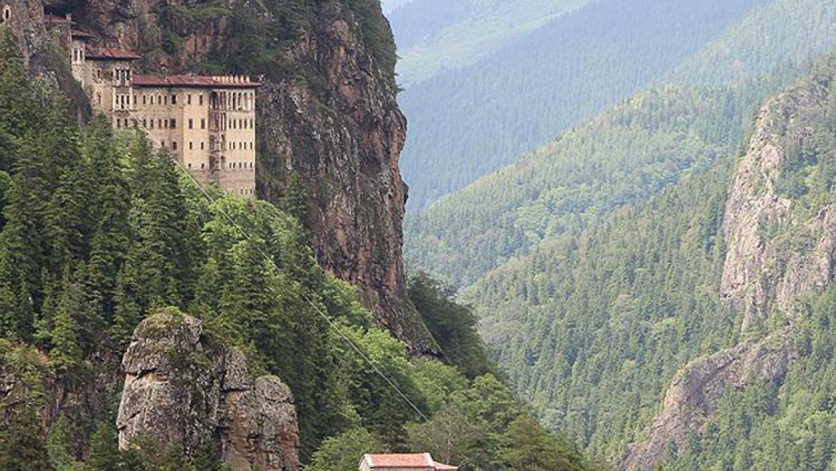 Sümela Manastırı girişindeki 60 tonluk kaya düşürülecek
