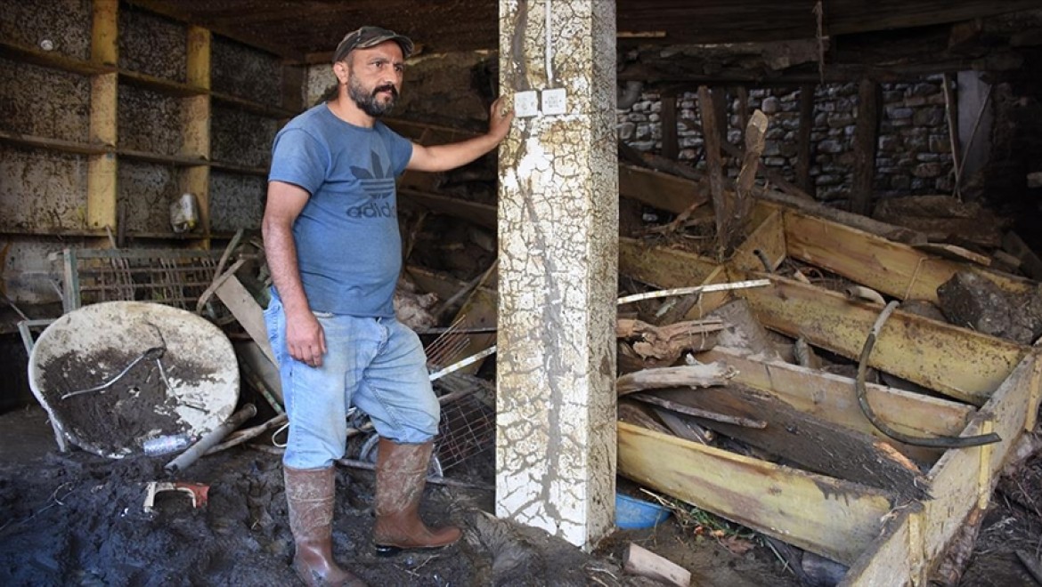 Bartın'daki selden kurtulan ve evi ağır hasar gören Ercan Ünal: Ölümle burun buruna geldik