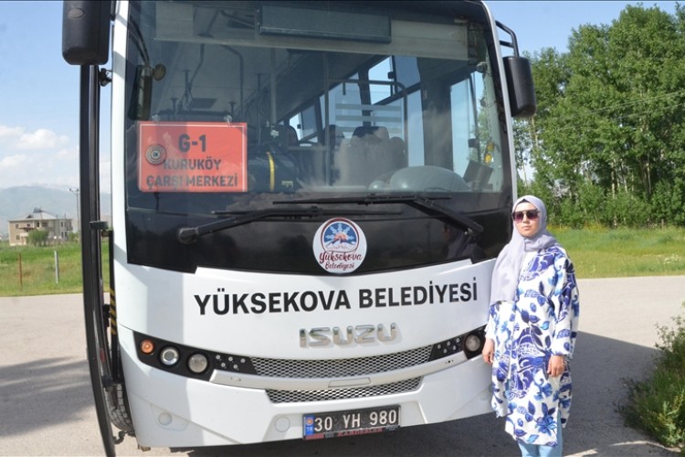 Yüksekova'nın ilk kadın otobüs şoförü seferlere başladı