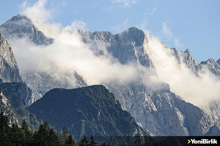 İtalyan Alplerinde buz kütlesinin çökmesi sonucu en az 6 kişi öldü