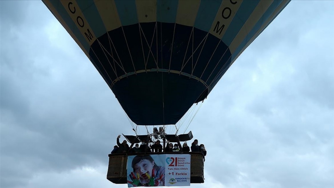 Kapadokya'da down sendromlu çocuklar sıcak hava balon turuna katıldı