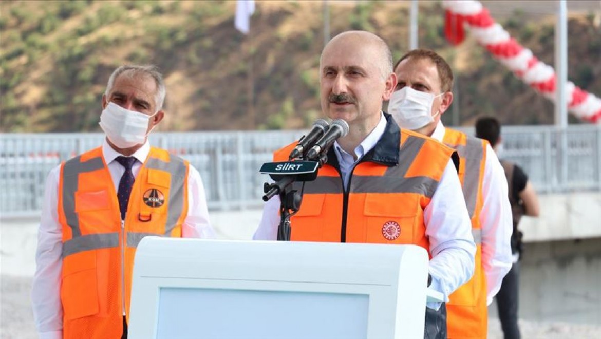 Bakan Karaismailoğlu: Van'dan Pervari'ye seyahat süresi 2 saate inecek