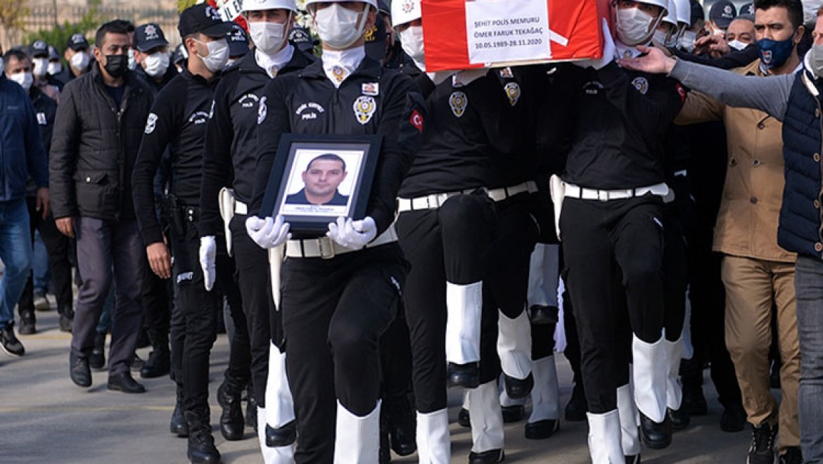 Mersin'de midibüsün devrilmesi sonucu şehit olan polis için tören düzenlendi