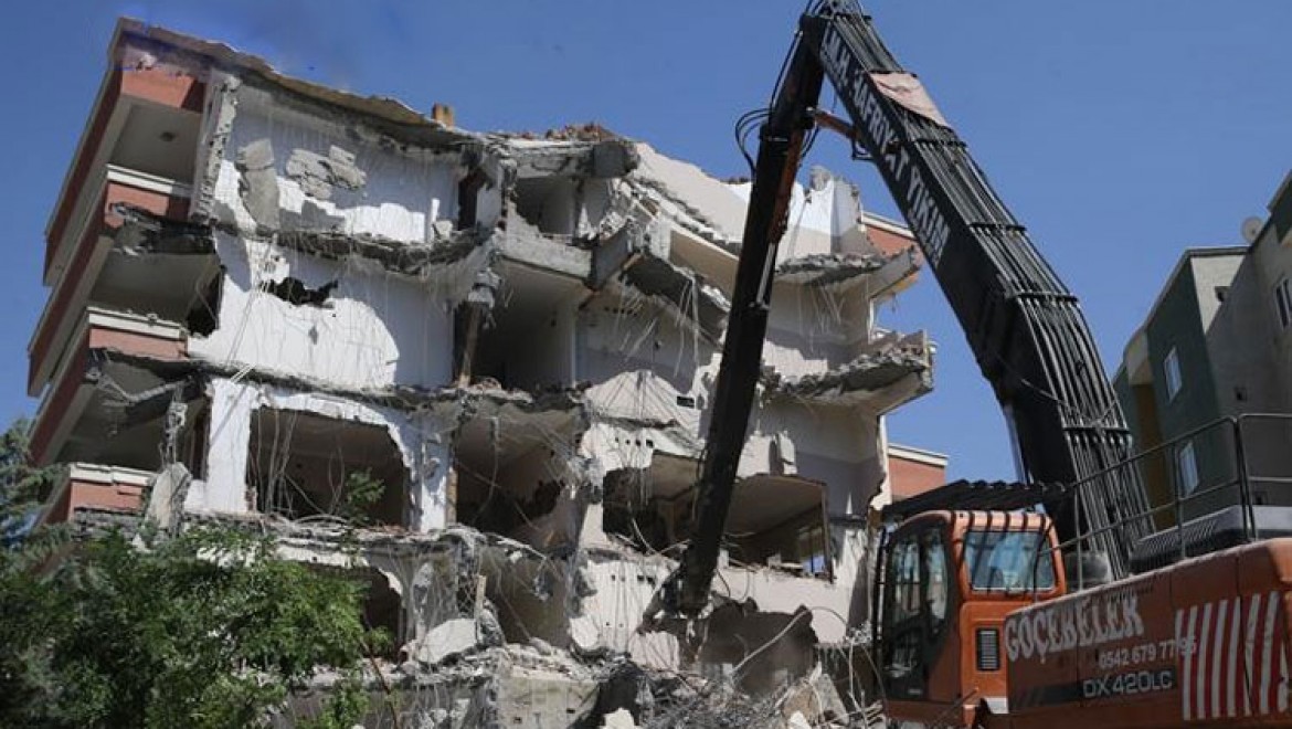 Şanlıurfa'da 2 ayda 8 bin 800 ağır hasarlı binanın yıkımı tamamlanacak