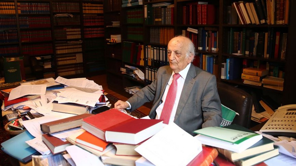 Prof. Dr. Fuat Sezgin'in Almanya'da el konulan kitapları için uzlaşmaya gidildi