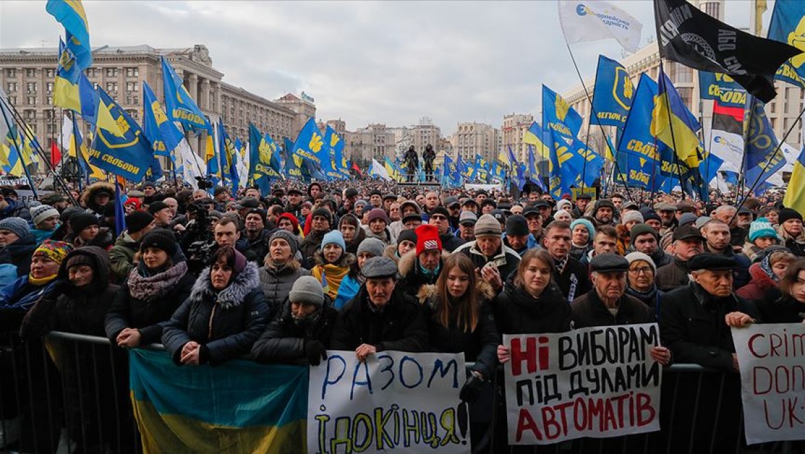 Ukrayna'daki protestolarda Zelenskiy'e 'kırmızı çizgi' hatırlatması