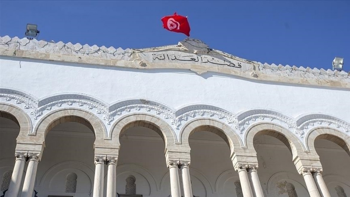 Tunus'ta eski Tarım Bakanı ve 7 bakanlık yetkilisi gözaltına alındı