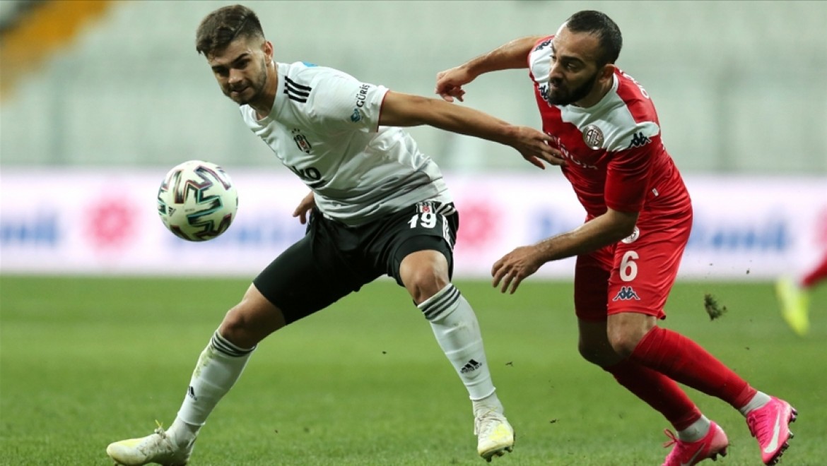 Beşiktaşlı Ajdin Hasic'in Kovid-19 test sonucu yeniden pozitife döndü