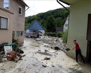 Almanya'da fırtına ve su baskını sonucu 1 kişi öldü, 40 kişi yaralandı