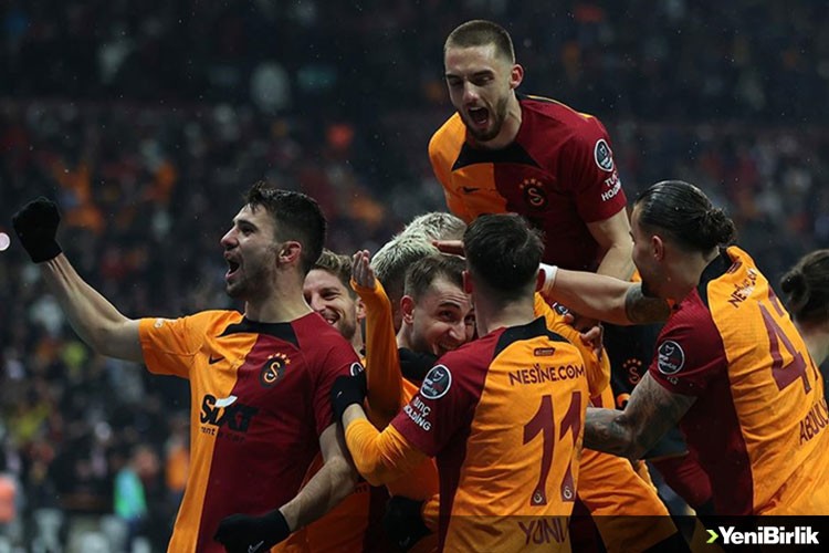 Galatasaray sahasında Trabzonspor'u 2-1 yendi