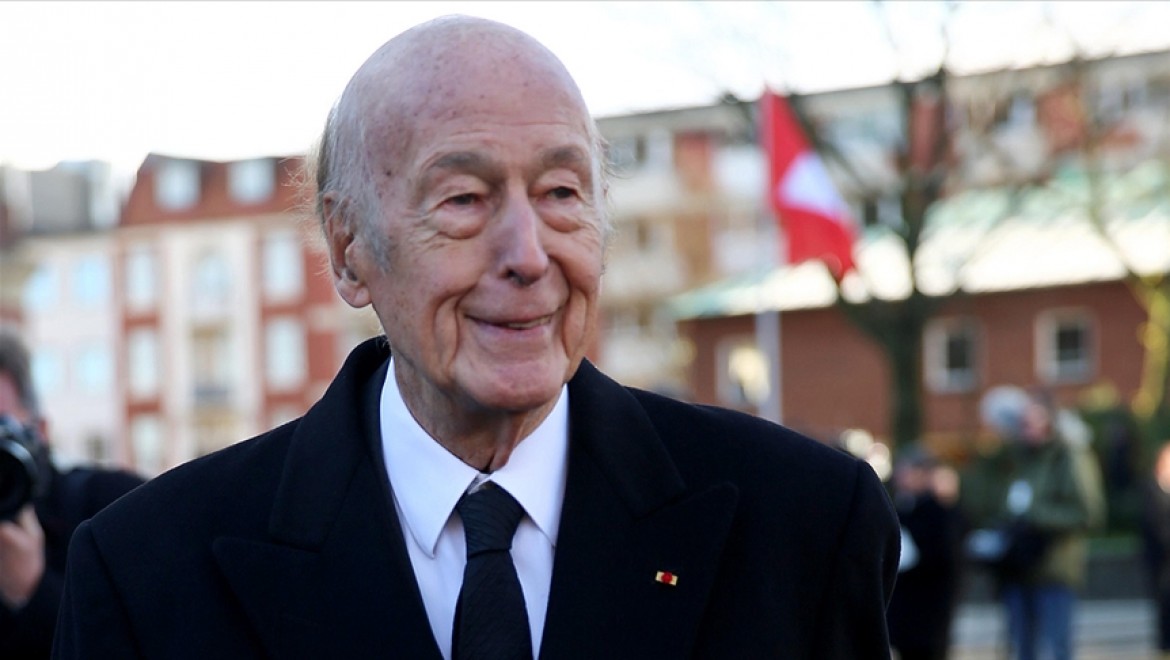 Eski Fransa Cumhurbaşkanı d'Estaing yaşamını yitirdi