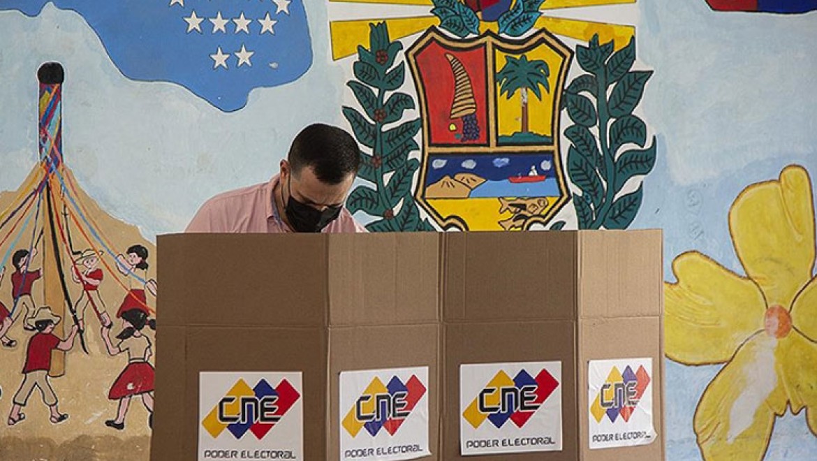 Venezuela'daki bölgesel ve yerel seçimlerde iktidar partisi 23 eyaletten 20'sinde kazandı