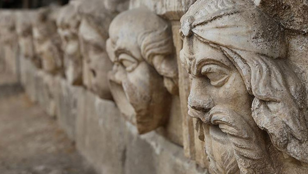 Antik kentteki eserler 'taş hastanesinde' restore ediliyor