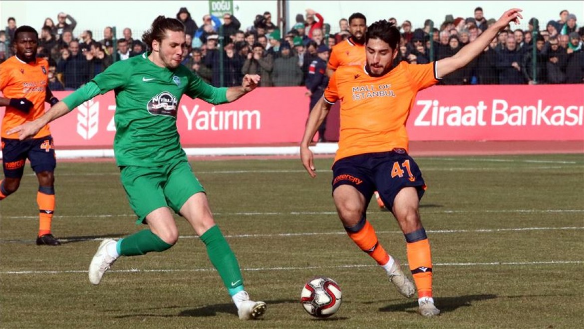 Kırklarelispor Başakşehir'i kupadan eledi