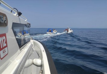 Denizde sürüklenen tekne, Serdar 7M Sahil Gözetleme Radarı'yla tespit edilerek kurtarıldı