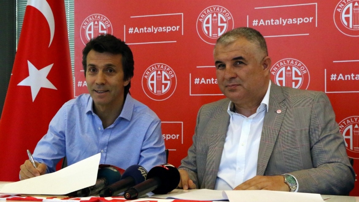 Bülent Korkmaz Antalyaspor İle Sözleşme İmzaladı