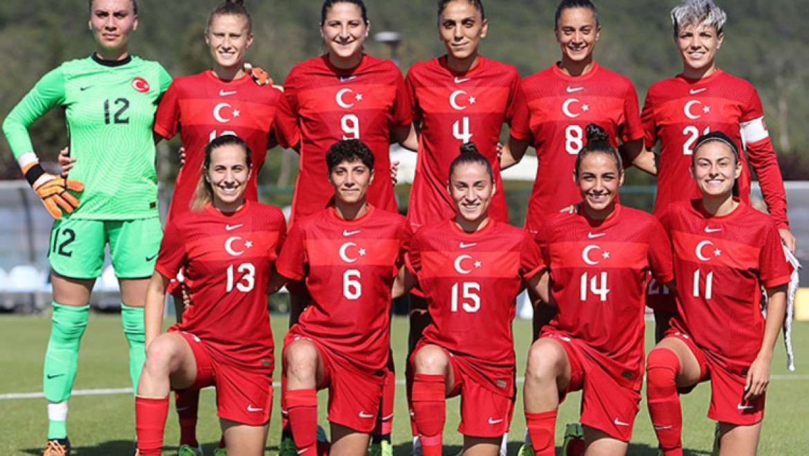 A Milli Kadın Futbol Takımı, özel maçta Azerbaycan'ı 2-0 yendi