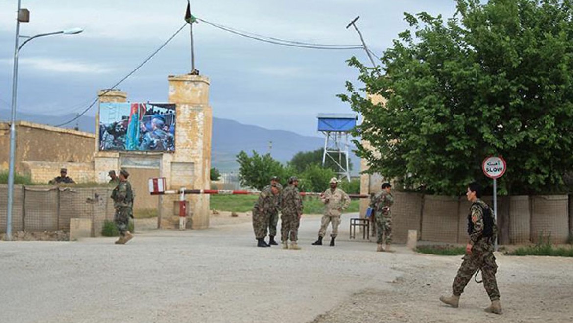 Afganistan'da askeri kampa saldırı: 100'den fazla ölü
