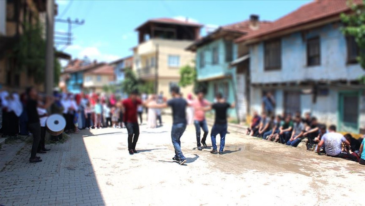 Sivas'ta sokak düğünlerine Kovid-19 kısıtlaması