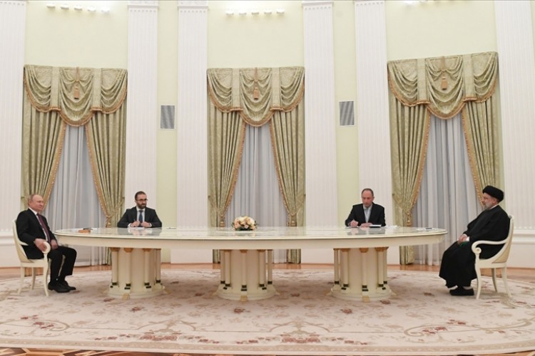Putin, İran Cumhurbaşkanı Reisi'nin selamına 'aleykümselam' ile karşılık verdi