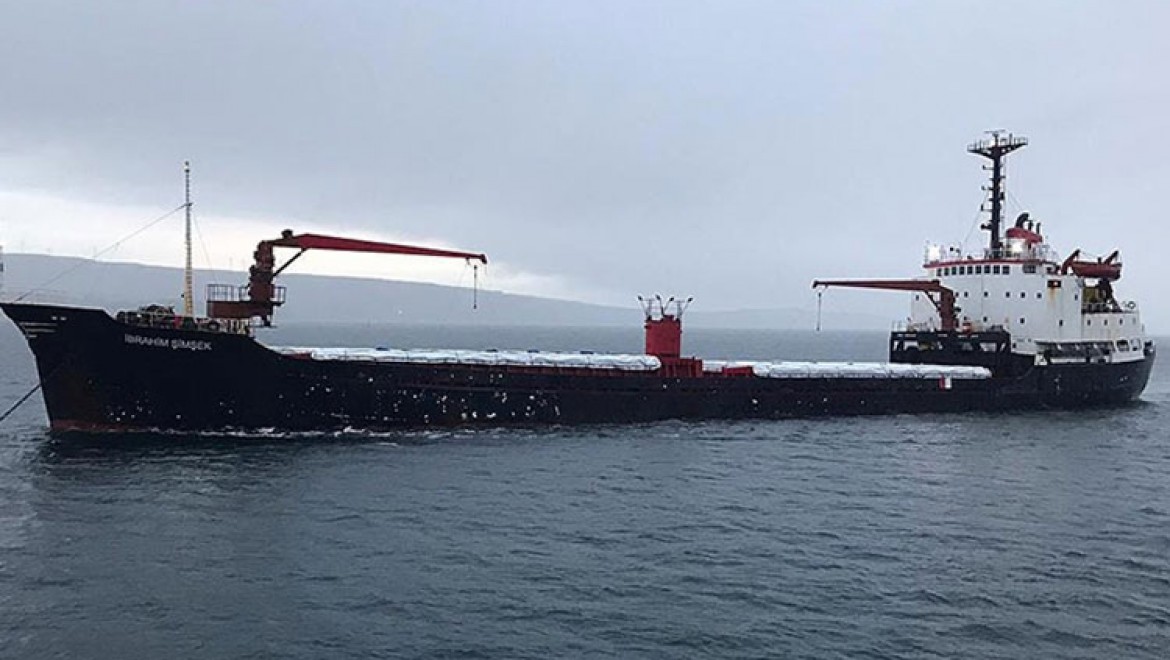 Çanakkale Boğazı'nda arızalanan Türk bayraklı gemi Kepez'e demir attı