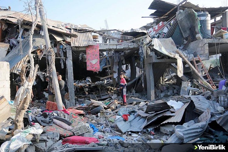 İsrail'in Gazze'nin orta ve güneyine düzenlediği saldırılarda 50 kişi öldürüldü