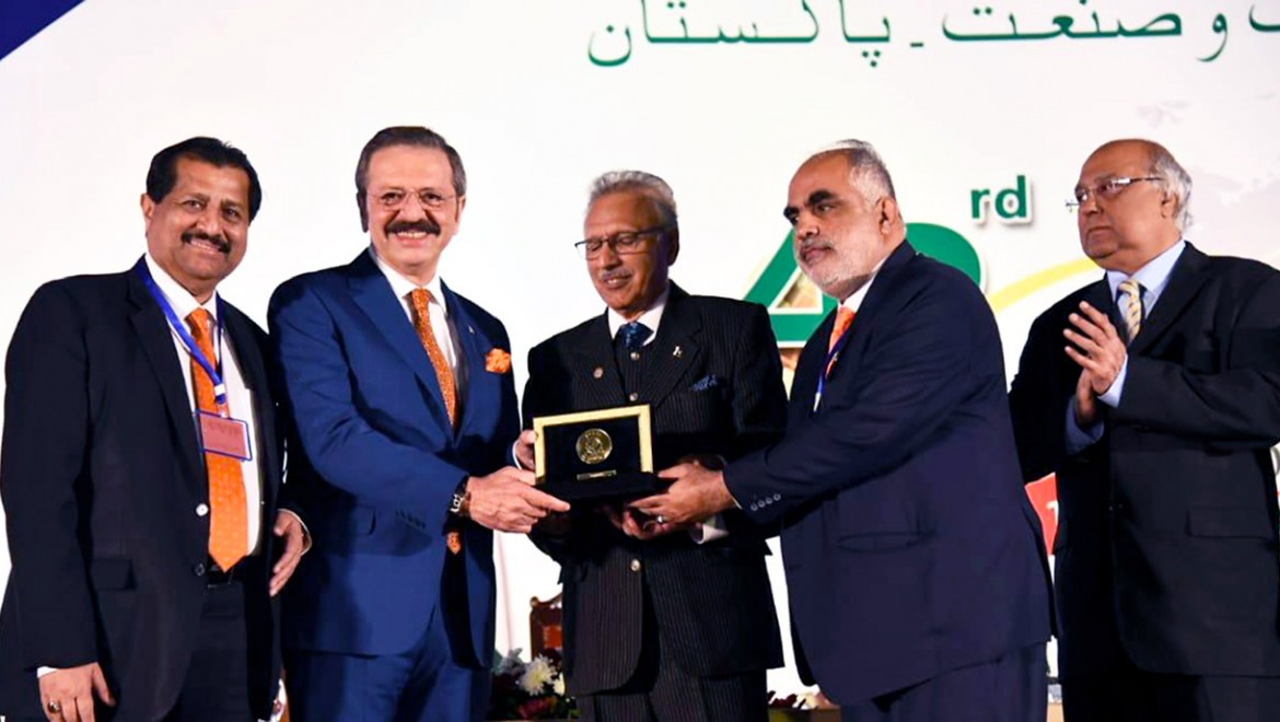 Pakistan Devlet Başkanı Arif Alvi'den Hisarcıklıoğlu'na ödül